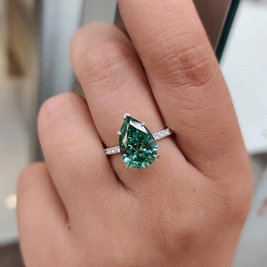 Anello dal Design a Goccia Elegante per Donne - Product Image 3