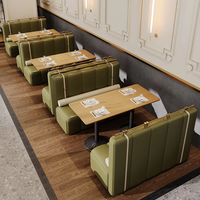 Canapé modulaire sur mesure pour restaurant, banquette murale longue avec fauteuils en cuir beige, solution clé en main pour salle à manger, tables et chaises