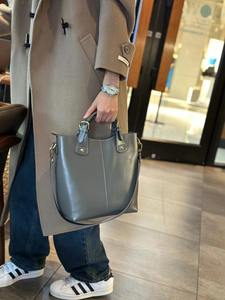 批发产品广州真皮防水手提包奢华女包 - Product Image 6