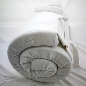 舒适的高密度压缩折叠便携式泡沫旅行床垫