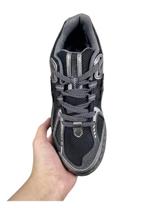 Calzado deportivo clásico para hombre al por mayor, con parte superior de malla transpirable, diseño con cordones, suela antideslizante, ideal para el verano. - Product Image 4