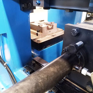 100T 63T Geschmiedeter Pier Head Auto achse Heiße horizontale Doppels tation Hydraulische Presse Maschine Automobile Axle Making Press - Product Image 5