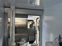 Nouveau véhicule médical mobile JMC SAIC Maxus V90 rouge diesel, équipement médical, transmission automatique, EURO 5