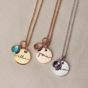 Collier personnalisé YBcustom avec nom gravé, en acier inoxydable, zircon, chaîne tendance, breloque ronde gravée, plaqué or 18 carats - Product Image 4