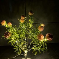 Lampe de table décorative en plastique à LED à piles, avec boule brodée rose artificielle pour cour intérieure