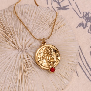 Collana con Ciondolo La Dolce <span class=keywords><strong>Vita</strong></span> Inciso Dreamshow, Gioiello in Acciaio Inossidabile Placcato Oro con Zircone Rosso - Product Image 5