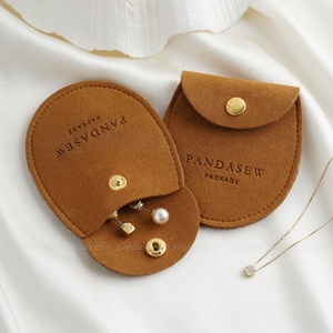 PandaSew Pochette à bijoux miniature en microfibre de luxe de 1,4 mm avec logo personnalisé imprimé, fermeture à bouton pression, emballage cadeau - Product Image 1