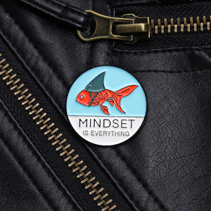 Goldfish köpekbalığı emaye pimleri özel MINDSET her şey broş yaka rozetleri çocuklar arkadaşlar için hayvan figürlü mücevherat hediye - Product Image 6