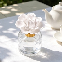 Diffuseur de parfum d'ambiance en verre de 100 ml avec fleur en porcelaine faite à la main et plâtre aromatique en céramique, pour huiles essentielles - Vente en gros