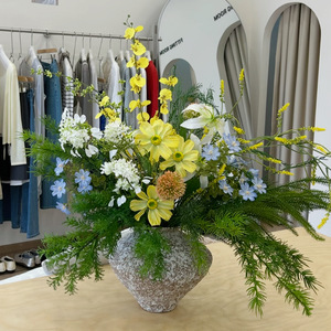 Arrangement de fleurs artificielles jaunes et vertes Secret Garden pour vitrine de magasin, décoration de vitrine, matériaux de paysagisme - Product Image 1