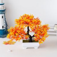 Décoration de table de bureau à domicile en gros d'usine Mini plantes artificielles de pin vert bonsaï avec des pots en plastique