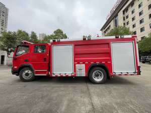 Camion de pompiers haute performance Foton 8000 litres 4x2 à eau et mousse pour interventions d'urgence en port et entrepôt commerciaux - Product Image 3