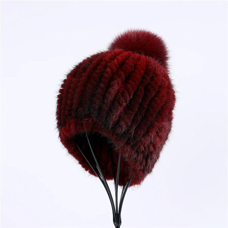 สีแดงเข้ม