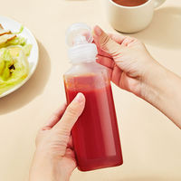 Bouteille à huile manuelle en plastique pour cuisine, design à extrémité pointue, bouteille à huile à presser avec échelle et couvercle pour la cuisine
