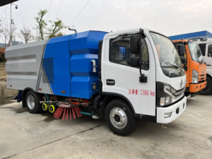 Camion balayeuse compacte DFAC 4x2 pour voirie, aspirateur de poussière routier avec pulvérisation d'eau, à vendre - Product Image 5