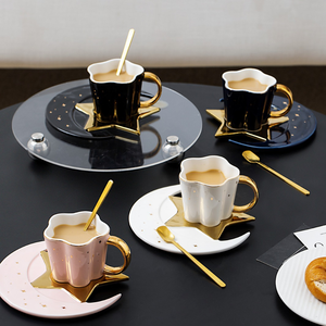 Juego de Taza y Plato de Café de Porcelana China Estilo Europeo con Asa Creativa Chapada en Oro, Forma de Estrella y Luna, Multicolor - Product Image 1