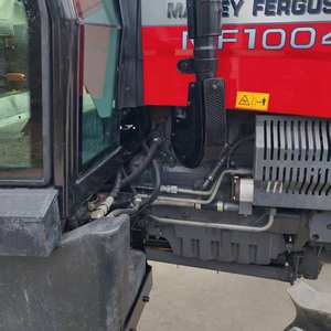 Tracteur agricole d'occasion Massey Ferguson 1004 de qualité supérieure avec moteur puissant fonctionnant parfaitement - Product Image 4