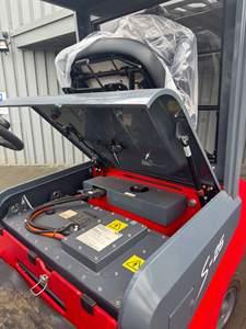 Chariot élévateur compact JAC Logistics Machinery CPD25S-Li 2,5 tonnes 3 m à batterie lithium pour le transfert de marchandises dans les ateliers d'usine - Product Image 5