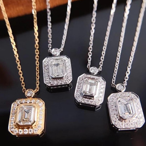 Collana con Ciondolo a Forma di Bottiglia di Profumo per Donne, Catena Minimalista per Clavicola, Gioiello Elegante per Uso Quotidiano - Product Image 3