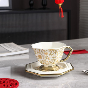 Tasse à café et soucoupe octogonales dorées <span class=keywords><strong>Mandala</strong></span>, tasse en céramique de haute qualité au design exquis avec bordure dorée à la main - Product Image 3