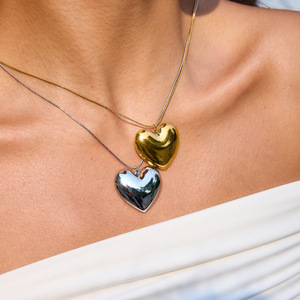 Collar con Colgante de Acero Inoxidable en Forma de Corazón, Color Oro y Plata, Diseño Clásico, Joyería para Regalo - Product Image 2