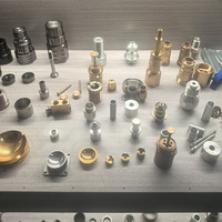 Pièces en acier inoxydable usinées CNC, composants à longue tige usinés sur tour suisse, usinage composite tournage-fraisage de précision