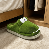Pantoufles douces en peluche pour femme, certifiées California Prop 65, délai de livraison 30-60 jours, claquettes amusantes en forme de grenouille verte