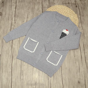 Pulls à col rond pour enfants avec boutons et poches, fabriqués à l'usine de Guangzhou - Product Image 3