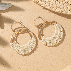 Boucles d'oreilles pendantes en alliage tendance géométrique exagérée colorée personnalisées tissées à la main pour femmes UIONEN 1010 - Product Image 3