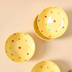 Envío gratuito en tazones de yogur pintados con lunares de alta calidad, tazones de cerámica para el hogar, pintados bajo el esmalte en color crema. - Product Image 1