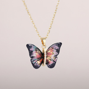 Collana con Ciondolo a Farfalla Placcata Oro in Lega di Zinco con Strass, Gioiello da Donna per Uso Quotidiano e Regalo - Product Image 1