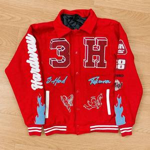 <span class=keywords><strong>Giacca</strong></span> Varsity Personalizzata in Cotone Pesante Stile Y2K Grunge con Ricamo 3H Cherub Flame e Bottoni a Scatto per Uomo - Product Image 2