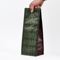 Sachet souple personnalisé à fond plat avec finition mate pour l'emballage de grains de café, thé, aliments en PET, avec valve de dégazage