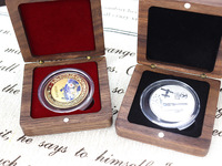 Boîte de rangement et d'exposition pour collection de médailles et badges commémoratifs de petite taille (67*67mm) en bois massif