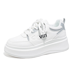 Chaussures pour femmes à talon bas, respirantes, imperméables, en maille, à semelle souple, à lacets et à pompons, idéales pour l'hiver, les trajets quotidiens et la marche - Product Image 1