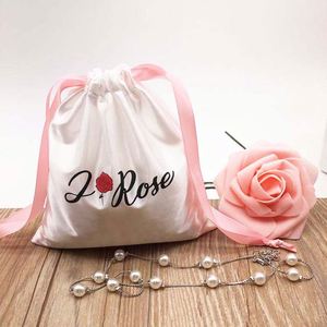 Bolsa de Regalo de Satén Rosa con Logotipo Serigrafiado, Bolsa para Joyería, Bolsa para Productos de Belleza y Cuidado de la Piel - Product Image 1