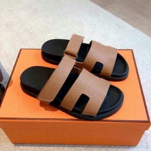 Sandales de luxe pour femmes en cuir véritable imperméables à large bride, semelle plate, boucle réglable, mode hiver-été, plage - Product Image 1