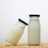 Bouteille en verre de lait transparent de 250ml pour le stockage des boissons et des jus Conteneur de cuisine réutilisable à domicile avec bouchon à vis pour Tequila et Brandy