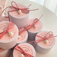 Boîte d'emballage de cadeau de mariage personnalisée boîtes cylindriques rondes en fer blanc boîtes de bonbons de luxe avec ruban et autocollant