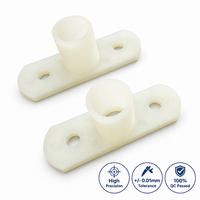 Pièces moulées par injection plastique sur mesure de haute précision, composants certifiés OEM en ABS, POM, PEEK, Nylon PA66 blancs pour applications techniques, fabrication rigoureuse