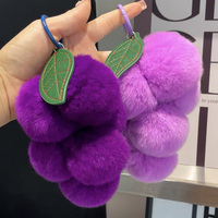 Mignon violet raisins farcis fruits Pom Pom porte-clés Kawaii moelleux doux en peluche porte-clés pour sac à dos pendentif