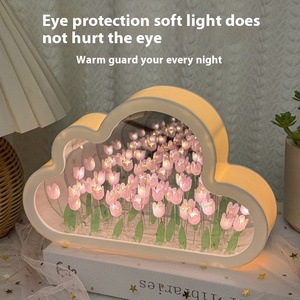Luce Notturna Creativa Fai-da-Te a Forma di Nuvola con Tulipani a LED Lampada con Specchio Acrilico Fiori Artificiali Decorazione per Camera da Letto Idea Regalo per la Casa - Product Image 4