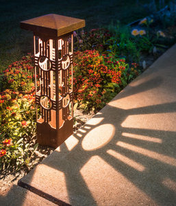 Lampes murales courbées en acier Corten de style britannique pour l'extérieur - Product Image 1