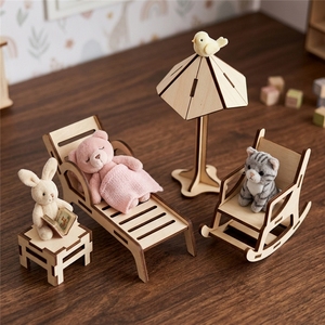 Set di Mobili in Miniatura in <span class=keywords><strong>Legno</strong></span> Naturale per Casa delle Bambole con Sedia a Dondolo, Ombrellone e Tavolino per Scenari in Scala 1:12, Artigianato in <span class=keywords><strong>Legno</strong></span> - Product Image 1