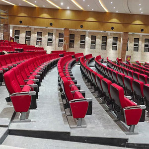 Sillas de Auditorio Yi Jian con Patas de Aleación de Aluminio, Tapizadas en Tela Roja, con Pasamanos, para Salas de Conferencias - Product Image 1