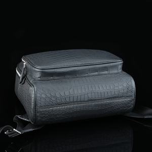 Mochila de Piel de Cocodrilo Mate de Lujo para Hombre - Mochila Artesanal Teñida con Agua de Piel de Cocodrilo - Product Image 2