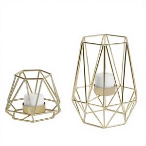 เชิงเทียนไม้ไผ่โลหะสีเงินทันสมัยพร้อมไฟสำหรับตกแต่งบ้านในวันคริสต์มาส โดย Zahid Exports ในอินเดีย - Product Image 1