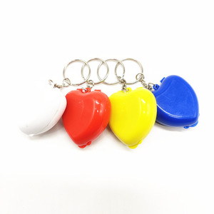 Protector facial CPR con llavero, mascarilla de plástico portátil para niños, opciones de color amarillo, blanco, rojo y azul - Product Image 2