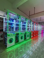 Peluche LED personnalisable à l'échelle du magasin Machine à grue à griffes Mini machine à poupées à 4 joueurs avec accepteur de billets