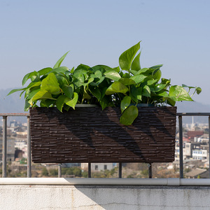 Fioriera e Vaso Rettangolare in PP Effetto Mattone per Esterni, Balconi e Cortili, con Design Traspirante, Autoirrigante, Robusto e Durevole - Product Image 1